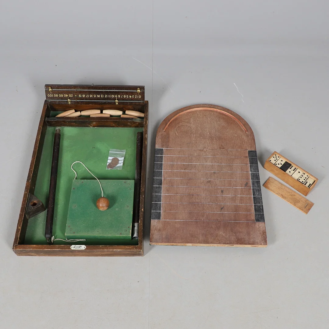 A LATE 19TH/EARLY 20TH CENTURY GAMAGES TABLE TOP BAR BILLIARDS. — Toys — Lawrences Auctioneers