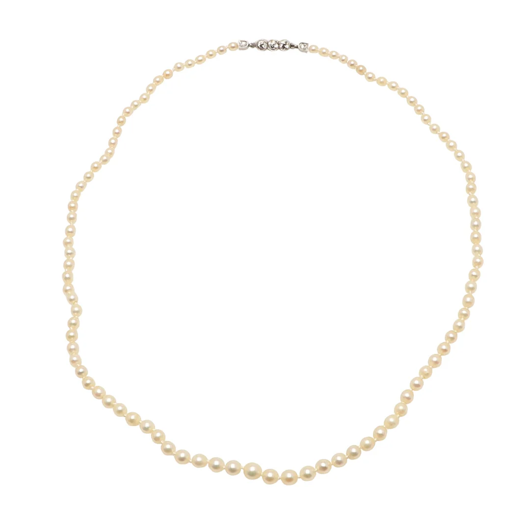 A SINGLE ROW GRADUATED NATURAL PEARL NECKLACE. — Necklace — Lawrences Auctioneers