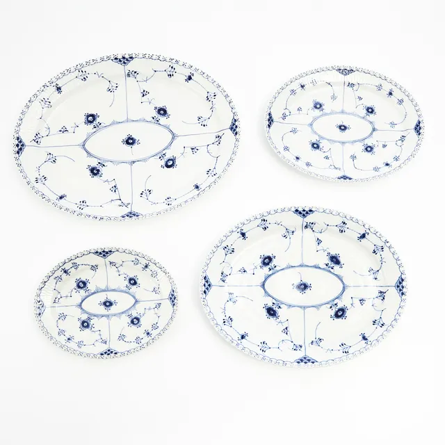 ROYAL COPENHAGEN, "Musselmalet", serveringsfat, 4 st, Danmark, porslin, helblond, modell 1146, 1147, 1148, 1149.