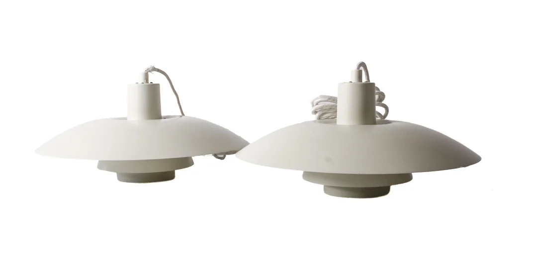 Poul Henningsen. A pair of PH4/3 pendants. (2) — Lamps and lighting/Pendant lights — Lauritz