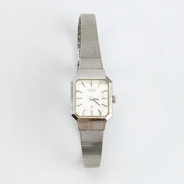 DAMARMBANDSUR. Citizen, quartz, stål.