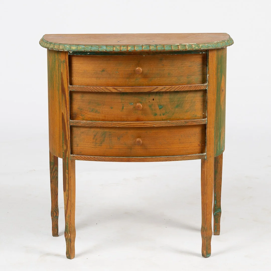 BYRÅ, 3-lådig, allmoge, furu, 1800-tal. — Furniture — Stockholms Auktionsverk Helsingborg