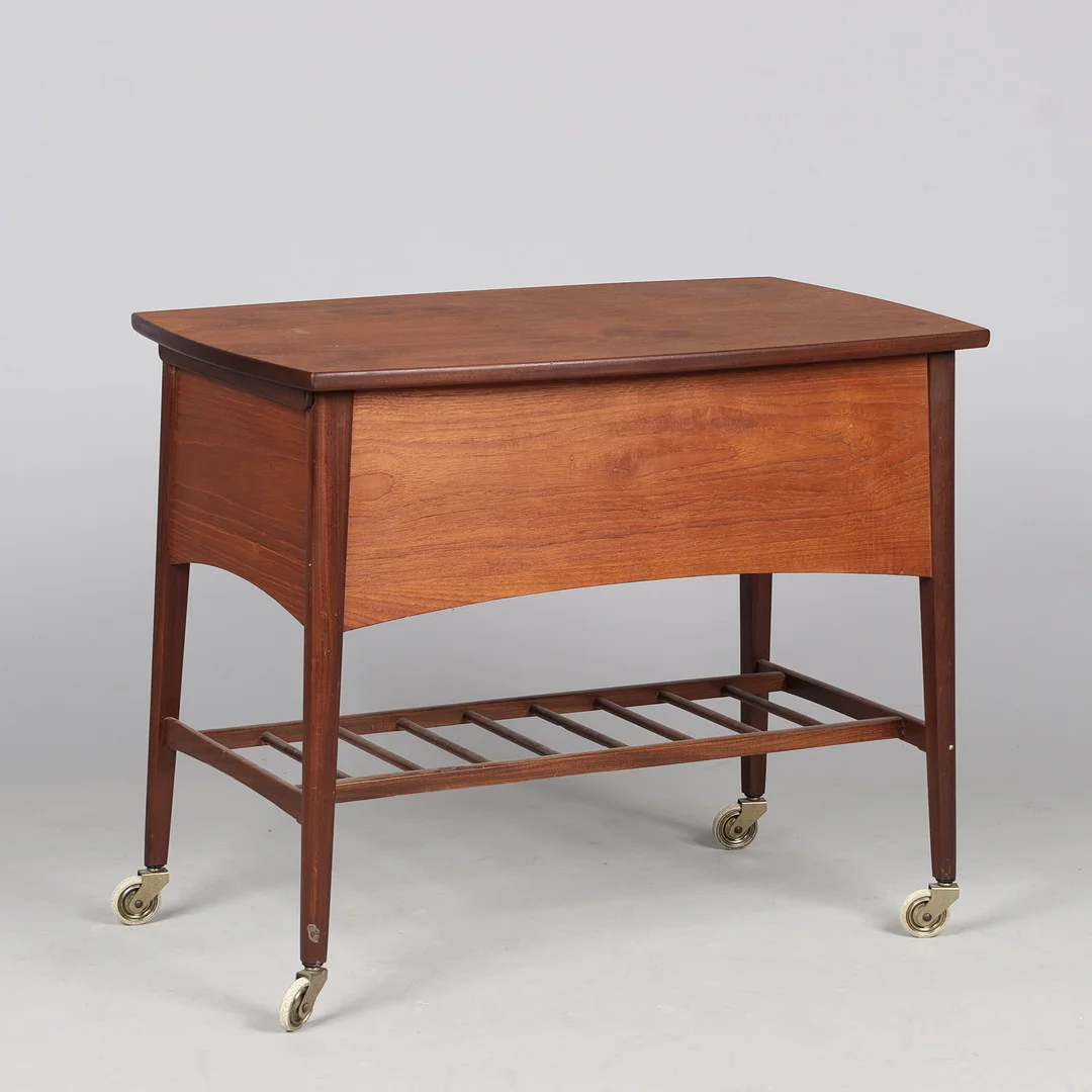 Dansk møbelproducent, sybord af teak 1960'erne. — Tables — Palsgaard Kunstauktioner