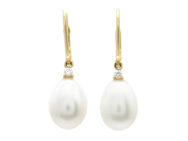 PÄRLÖRHÄNGEN, 18K guld, odlade sötvattenspärlor, 2 briljantslipade diamanter ca 0,06 ctv, krokar, höjd 27 mm, vikt 3,7 g.