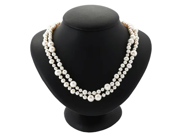 PÄRLCOLLIER, odlade sötvattenspärlor, längd ca 96 cm, vikt 54,8 g.