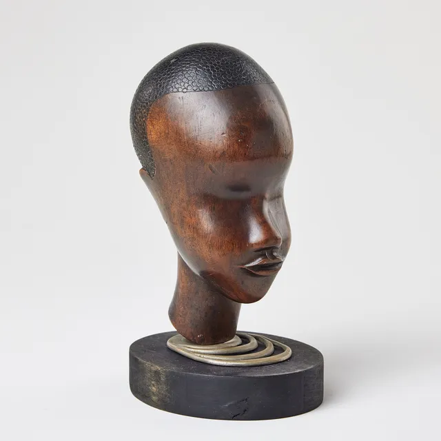 KARL HAGENAUER (1898-1956). Kvinnohuvud, skulpterat trä, höjd exkl. sockel 17 cm.