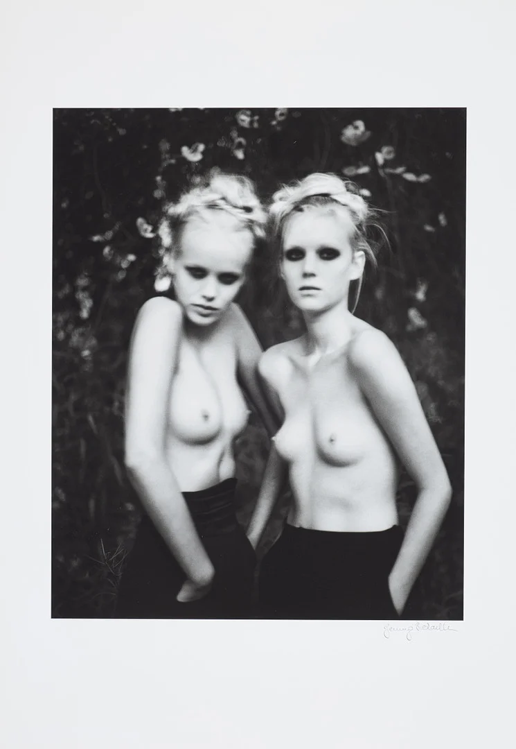 JENNY LEXANDER. Porträtt, fotografi, pigmentprint, signerad, stämpelnumrerad 17/100, Double Elvis Edition, 2010. — Photography — Stockholms Auktionsverk Sickla