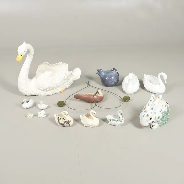 LARGE POTTERY SWAN & VARIOUS OTHER ANIMAL & BIRD FIGURES.