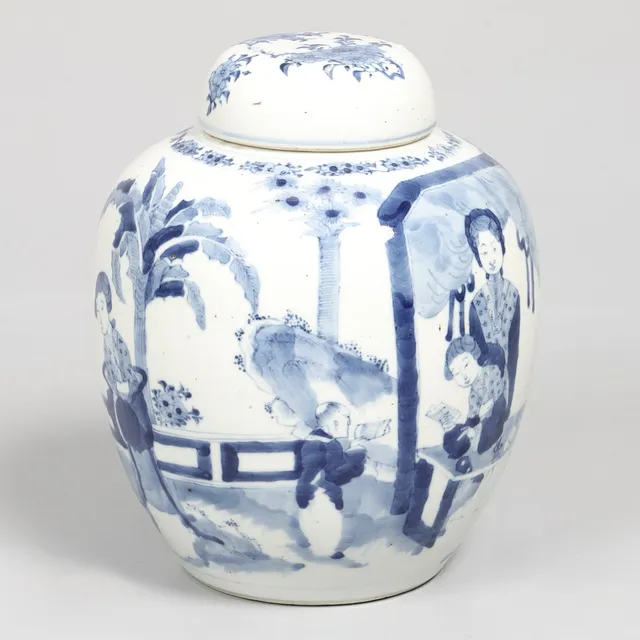 LARGE 19TH CENTURY CHINESE PORCELAIN GINGER JAR WITH COVER.