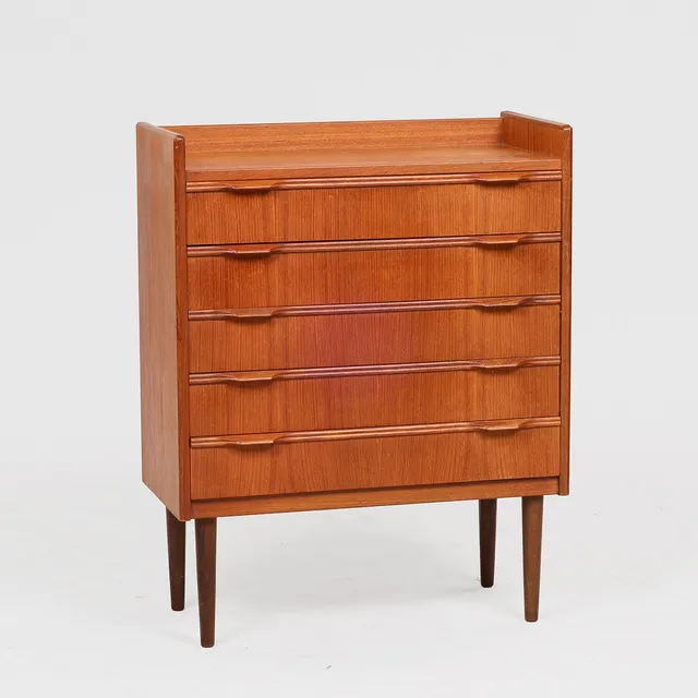 HENNING JØRGENSEN. Fredericia Møbelfabrik. Kommode af teak med fem skuffer, 1950-60'erne, Danmark.
