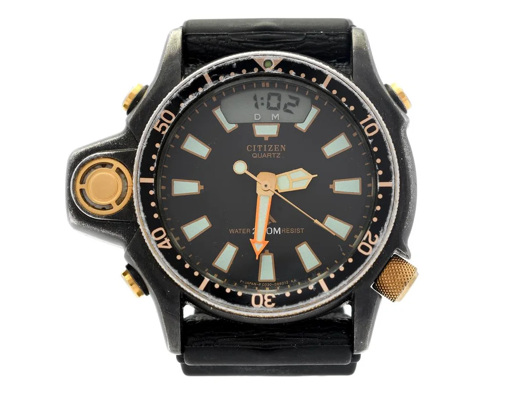 CITIZEN, Aqualand (200M), Serie nr. 1091005, Boett nr. C022-088093 Y / GN-4-S, herrur, 51 x 39,5 mm, analog/digital, svart stål, quartz, mineralglas, gummiband, ca 1991. — Klockor/Citizen — Kaplans