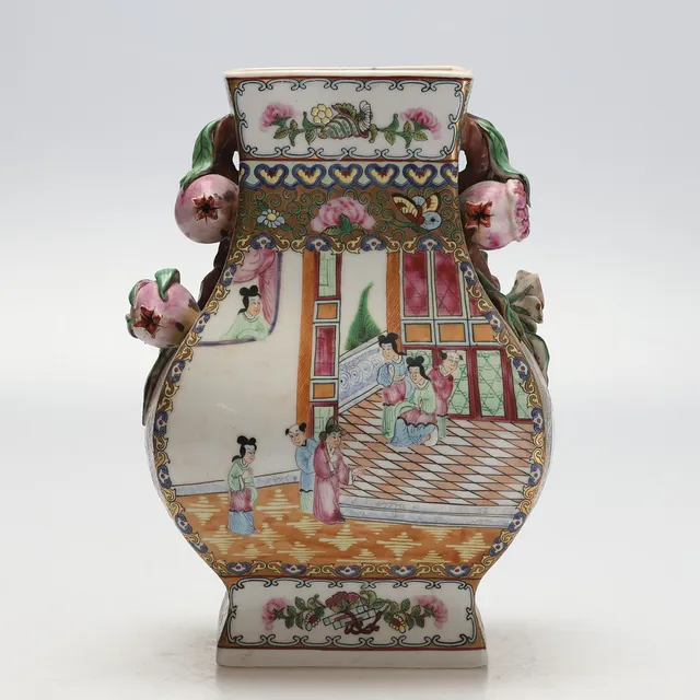 VAS, porslin, Famille Rose-motiv, Kina, 1900-tal.