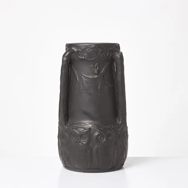 LAURITZ HJORTH. Vas, jugend, terracotta, modellnr 652, Bornholm, Danmark, stämpelsignerad, 1900-talets början.