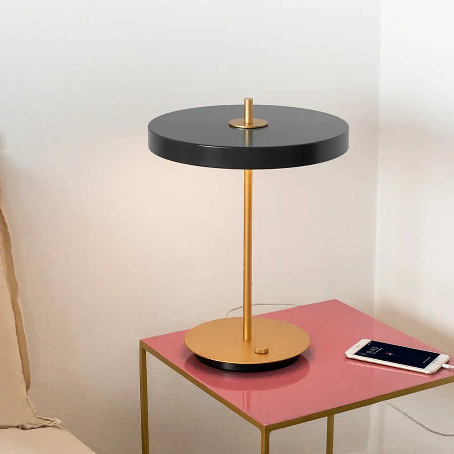 Søren Ravn Christensen for Umage. Table lamp with USB charging, model Asteria Table, Anthracite grey — Lamps and lighting/Table lamps — Lauritz