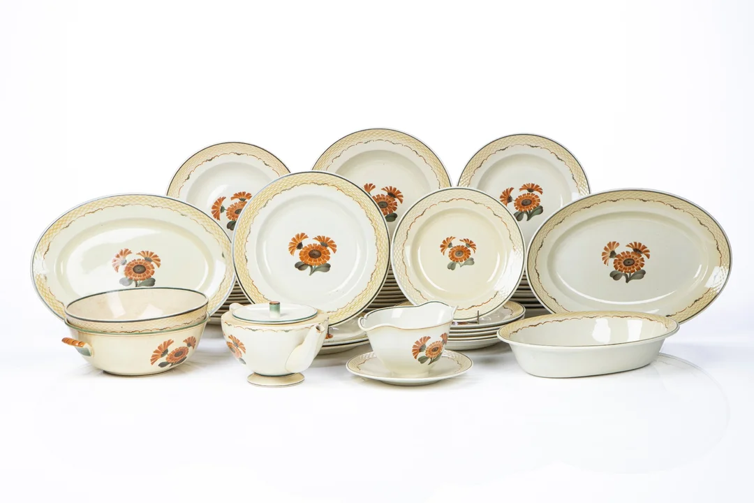 Aluminia. Marigold. Various parts of faience frame (52) — Glass, porcelain and ceramics/Dinnerware, tea sets, coffee sets — Lauritz