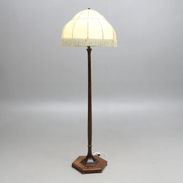 GOLVLAMPA, 1900-talets första kvartal.