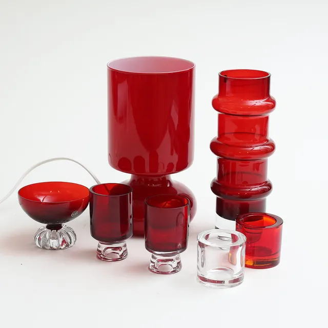 GLASFÖREMÅL, 7 st, rött glas, bla bordslampa, Åseda, Reijmyre, Marimekko, IKEA.