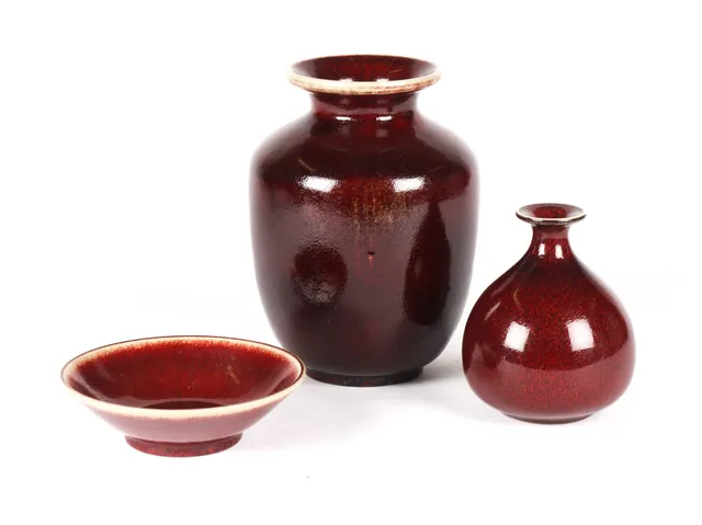Kjell Bolinder for Höganäs. Two vases and bowl of stoneware with oxblood glaze. (3)