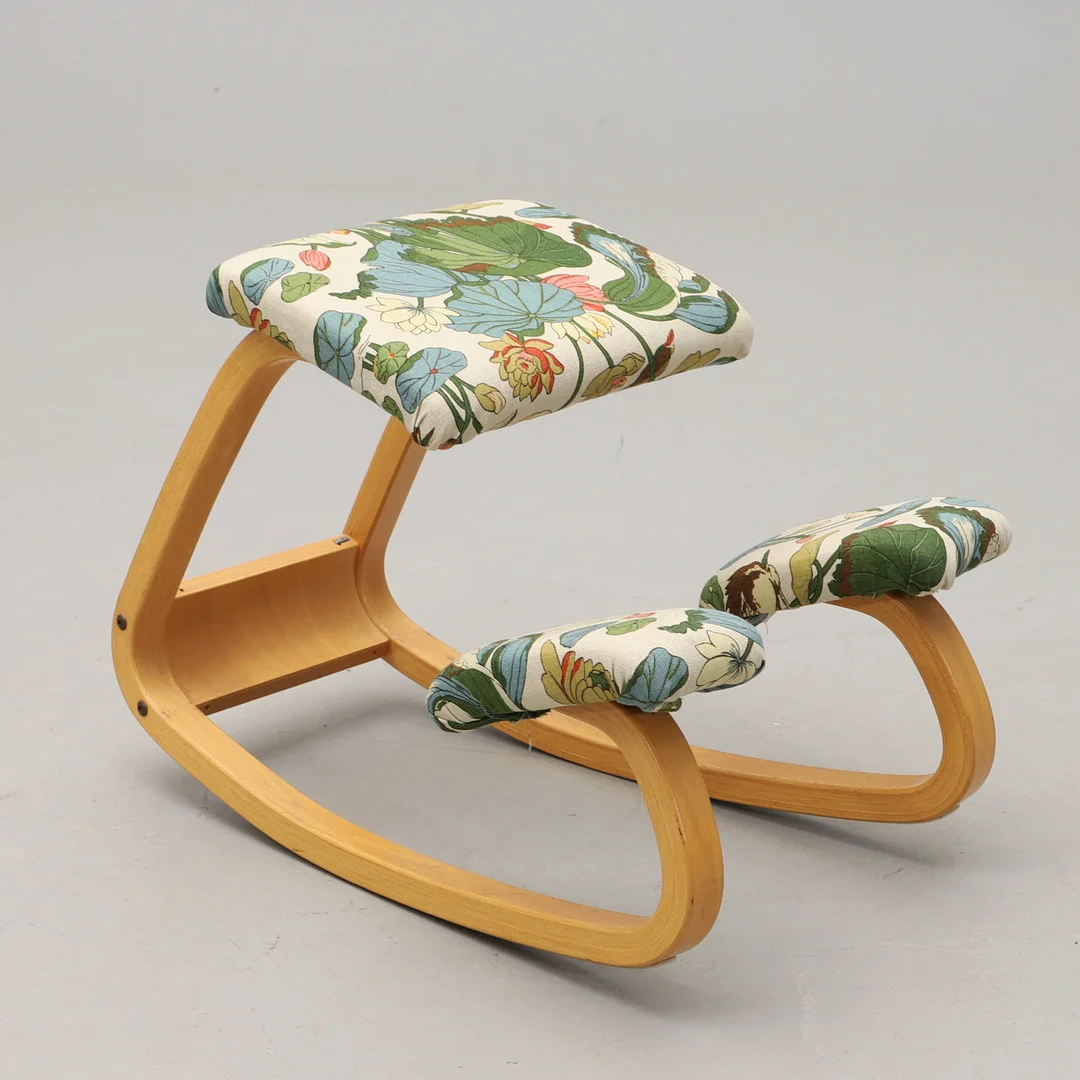 PETER OPSVIK. KNÄSTOL, "Variér Variable Balans", Stokke, Norge. — Armchairs & Chairs — Crafoord Auktioner Malmö