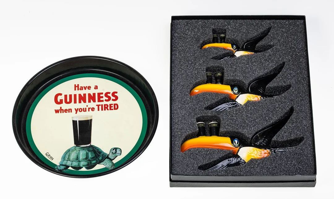 GUINNESS TOUCANS BOXED SET WITH PUB TRAY. — Advertising & Signs — Griffin’s Auctioneers