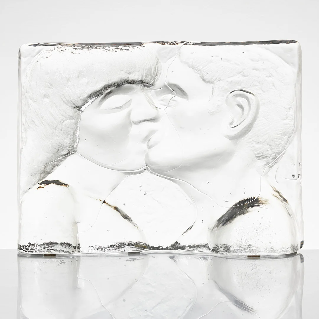 ERIK HÖGLUND. Skulptur, glas, signerad, numrerad 6/100 och daterad 1980. — Art glass — Stockholms Auktionsverk Magasin 5
