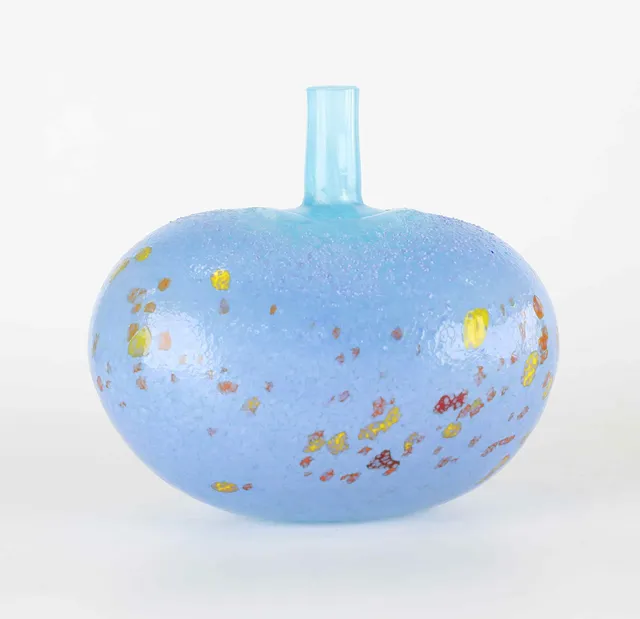 BERTIL VALLIEN. vas, Artist Collection, Kosta Boda, Signerad, Etikettmärkt.