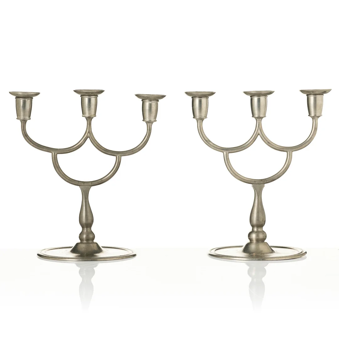Firma Svenskt Tenn, kandelabrar, ett par, modell 81, Stockholm, 1925-27. — Design/Övrigt — Bukowskis
