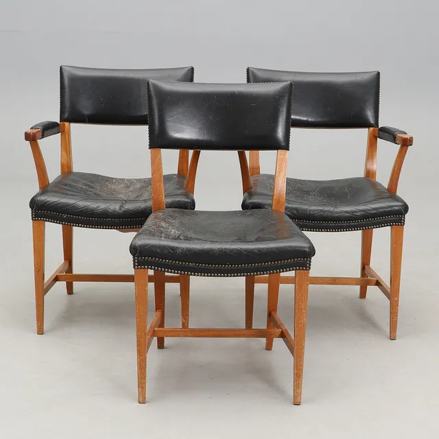 JOSEF FRANK. Karmstolar, ett par och stol, modell 695, Firma Svenskt Tenn.