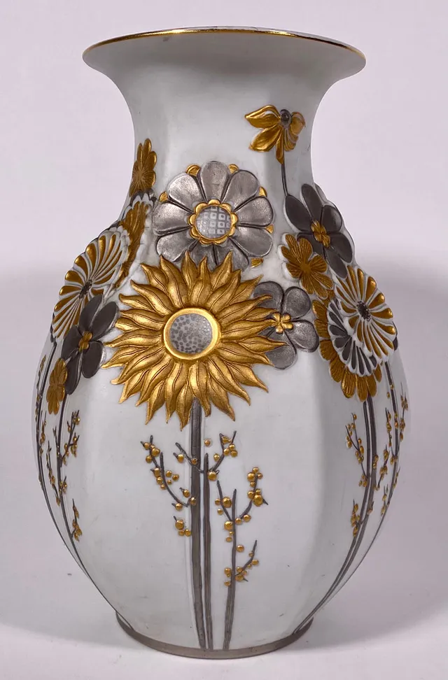 JARRÓN S.XX. EN PORCELANA KAISER Y BOHEMIA.