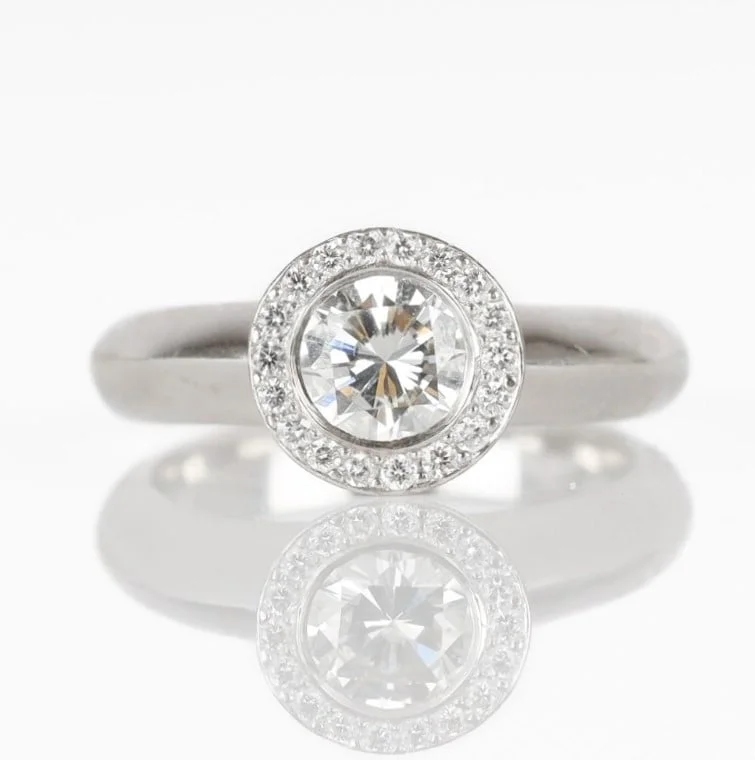 Ruben Svart: Diamond ring in 14 kt. white gold with diamonds, 1.02 ct. Size 58.5. — Jewellery/Rings — Lauritz