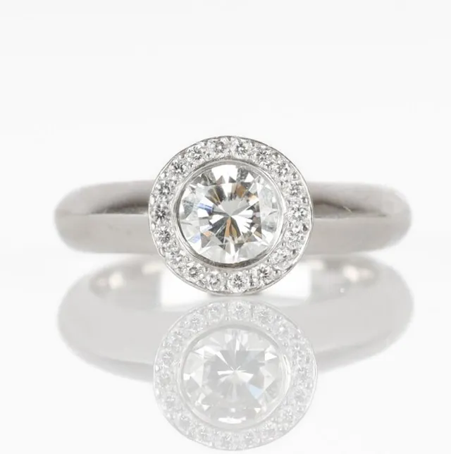 Ruben Svart: Diamond ring in 14 kt. white gold with diamonds, 1.02 ct. Size 58.5.