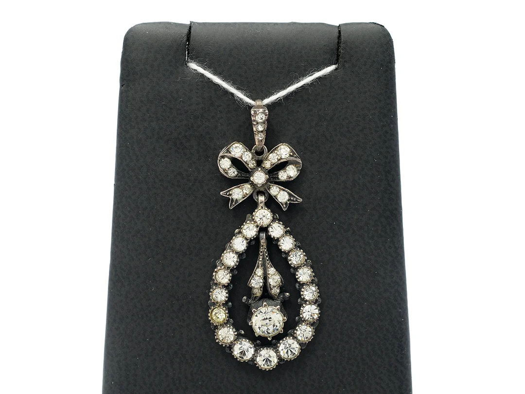 HÄNGE, silver, paste, svensk import, längd 4,9 cm, vikt 8,2 g. — Smycken/Hänge — Kaplans