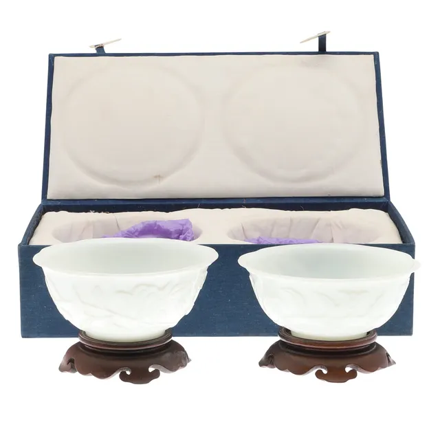 A PAIR OF CHINESE PEKING GLASS BOWLS AND STANDS IN BOX.
