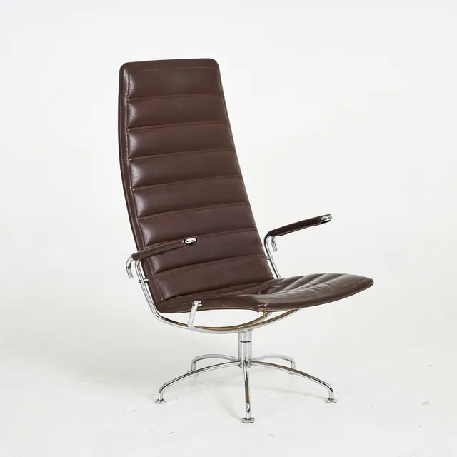 JENS AMUNDSEN. Snurrfåtölj, "SAS Chair Series", stomme i kromat stål, sits i läder, ettiketmärkt Fritz Hansen, Danmark.