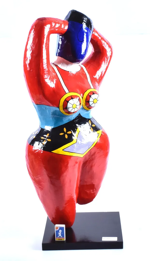 SKULPTUR, papier mache, i Niki de Saint Phalles stil.