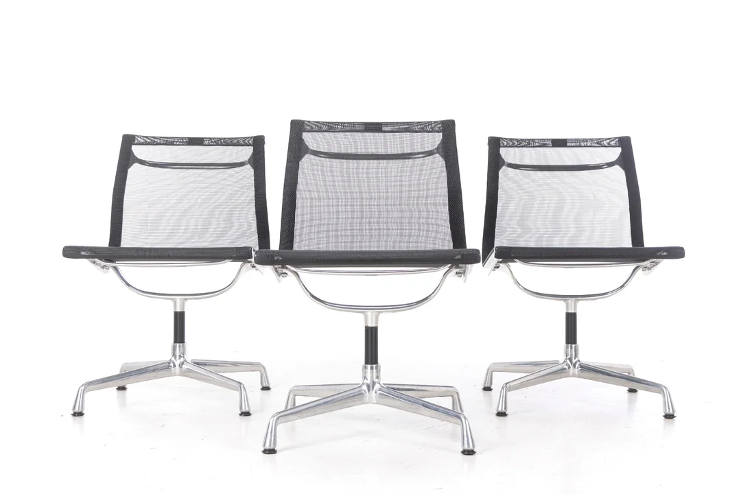 Charles Eames. Three chairs, model EA-106 (3) — Furniture/Chairs — Lauritz