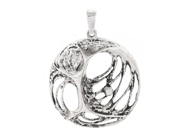 KARL LAINE, hänge, Spider web, sterlingsilver, höjd 42 mm, vikt 6,2 h.