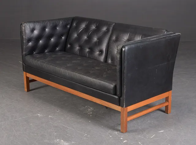 Erik Jørgensen. To-pers. sofa i sort læder, EJ-315/2