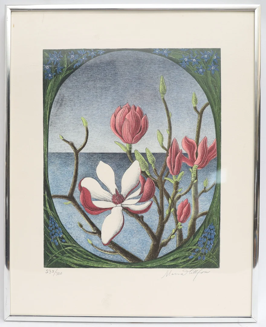 MARIA HILLFON. Blomsterkomposition, färglitografi, signerad och numrerad. — Engravings & Prints — Falun Auktionsbyrå