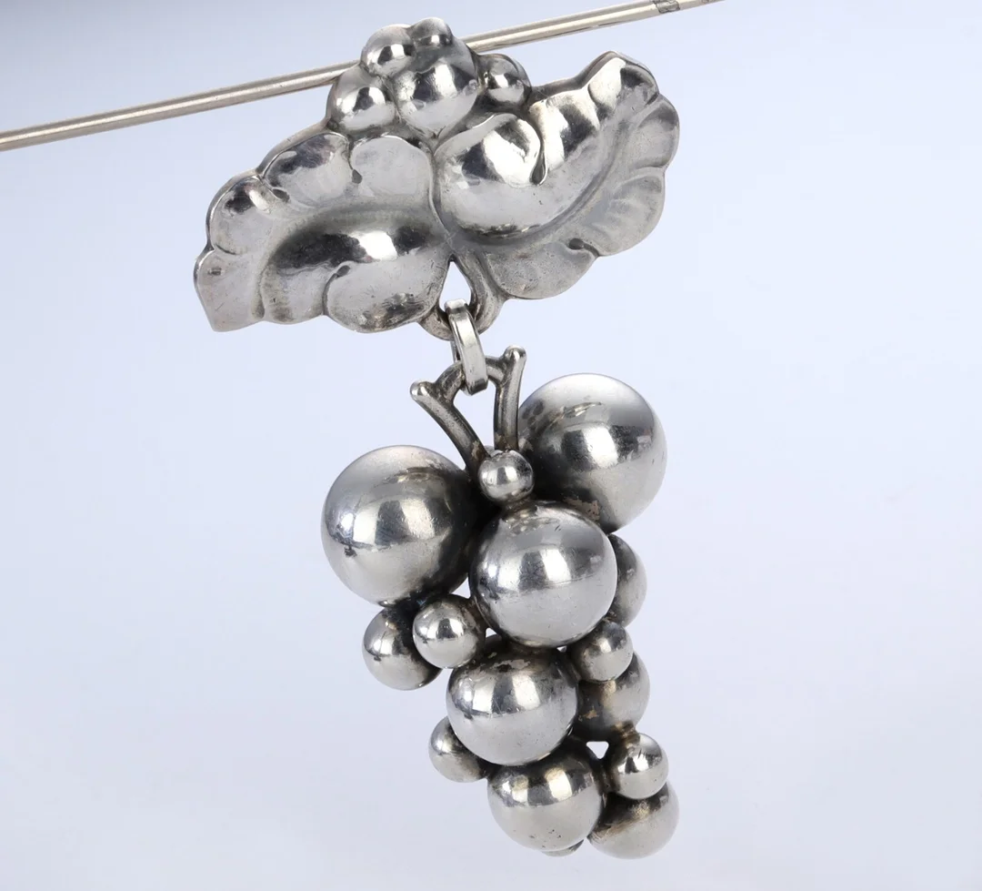 Georg Jensen. Moonlight Grapes sterling silver pendant, dessin 217 B — Jewellery/Brooches — Lauritz