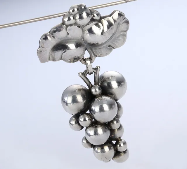 Georg Jensen. Moonlight Grapes sterling silver pendant, dessin 217 B