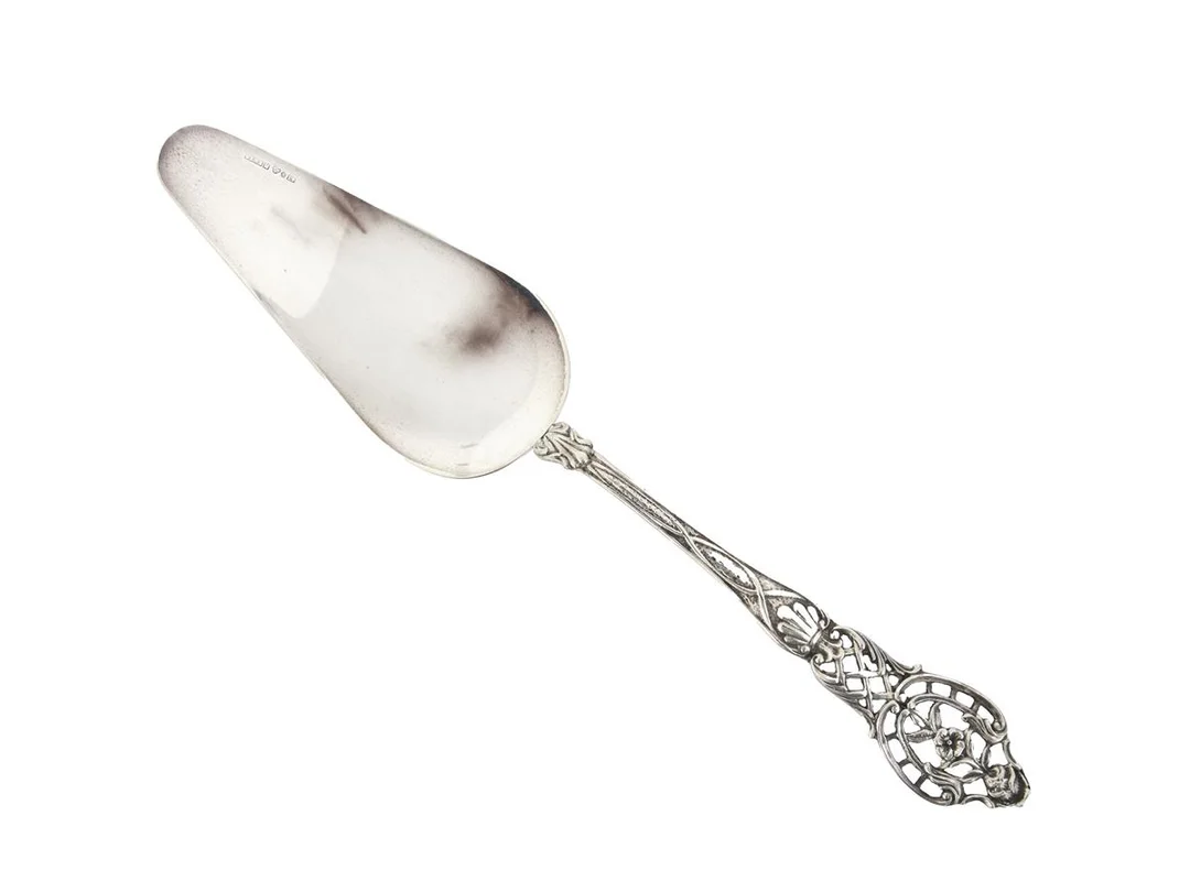 TÅRTSPADE, silver, Gewe Guld & Silver Ab, Malmö 1961, längd 23,5 cm, vikt 46,3 g. — Silver/Matsilver — Kaplans