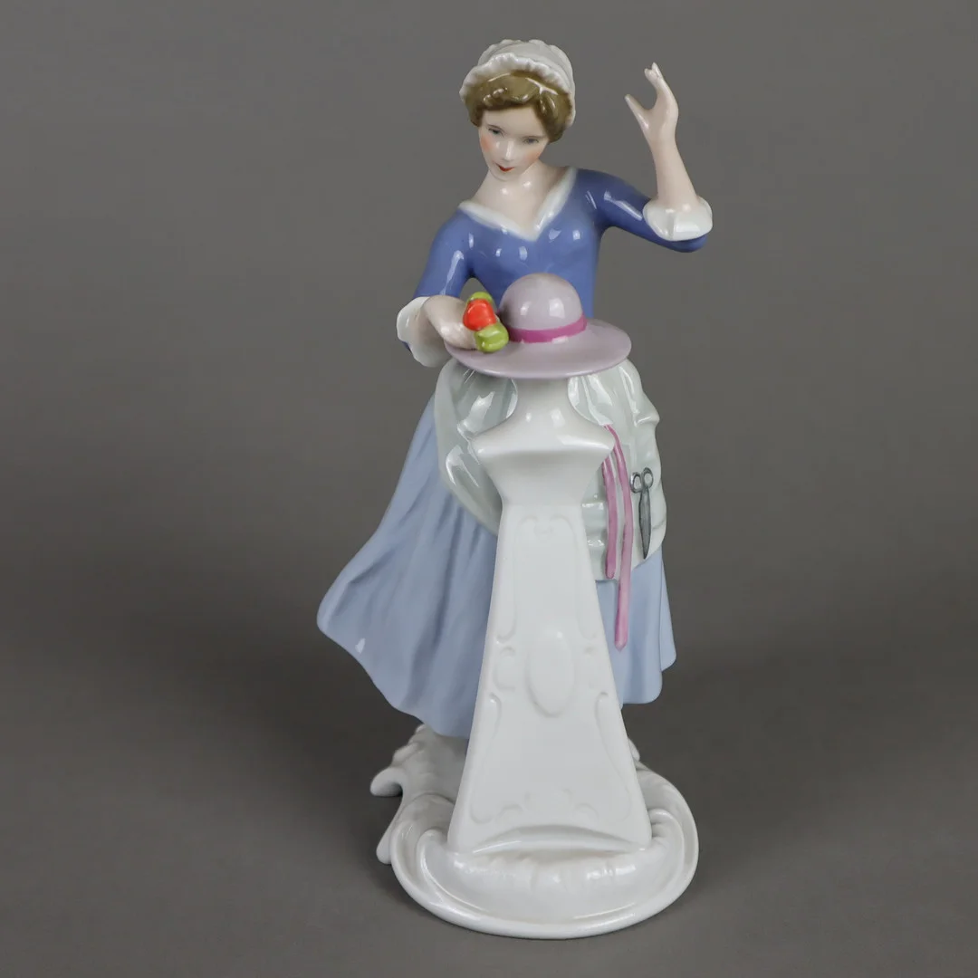 - Vintage Figur "HUTMACHERIN" - GOEBEL, West Germamy. — European — Auktionshaus Blank