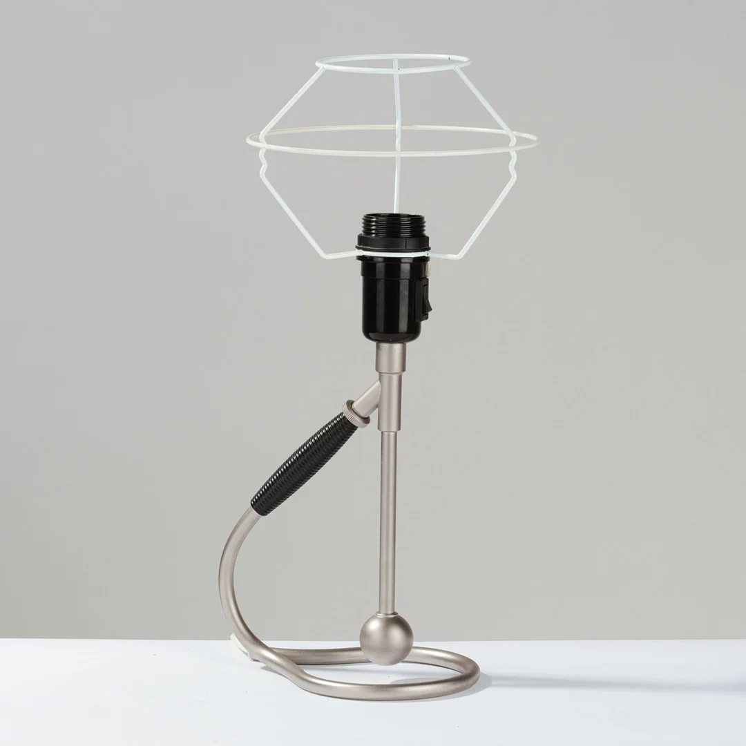 KAARE KLINT (1888–1954). Bordlampe/væglampe af satinforkromet metal, model 306, Le Klint, Danmark, formgivet 1945. — Table Lamps — Palsgaard Kunstauktioner