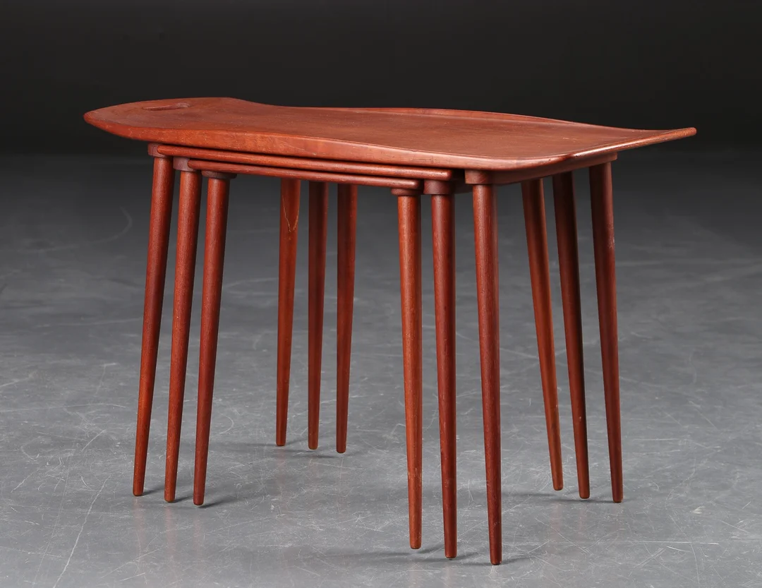 Jens Harald Quistgaard. Sæt indskudsborde af teaktræ (3) — Furniture/Coffee tables, occasional tables — Lauritz