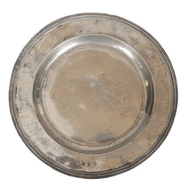 A WILLIAM & MARY PEWTER TRIPLE-REEDED CHARGER BY JOHN PETTIT, CIRCA 1690.