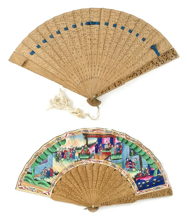 Two Chinese fans (one of them foldable), with sticks in carved and openworked wood, 19th Century - 20th Century.