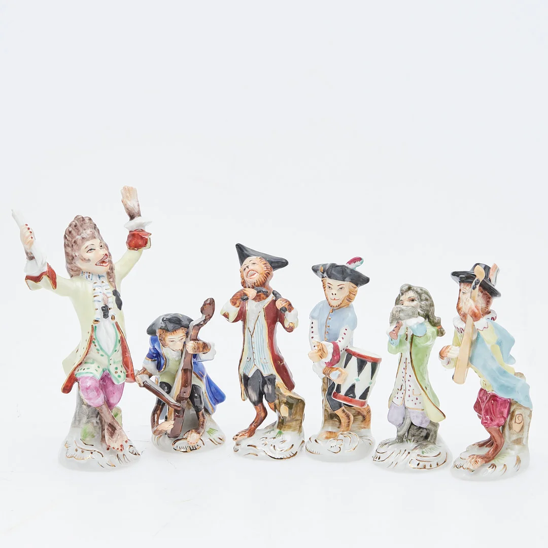 Sechs Figuren, Affenkapelle, Porzellan, Deutschland (6). — European — Stockholms Auktionsverk Köln