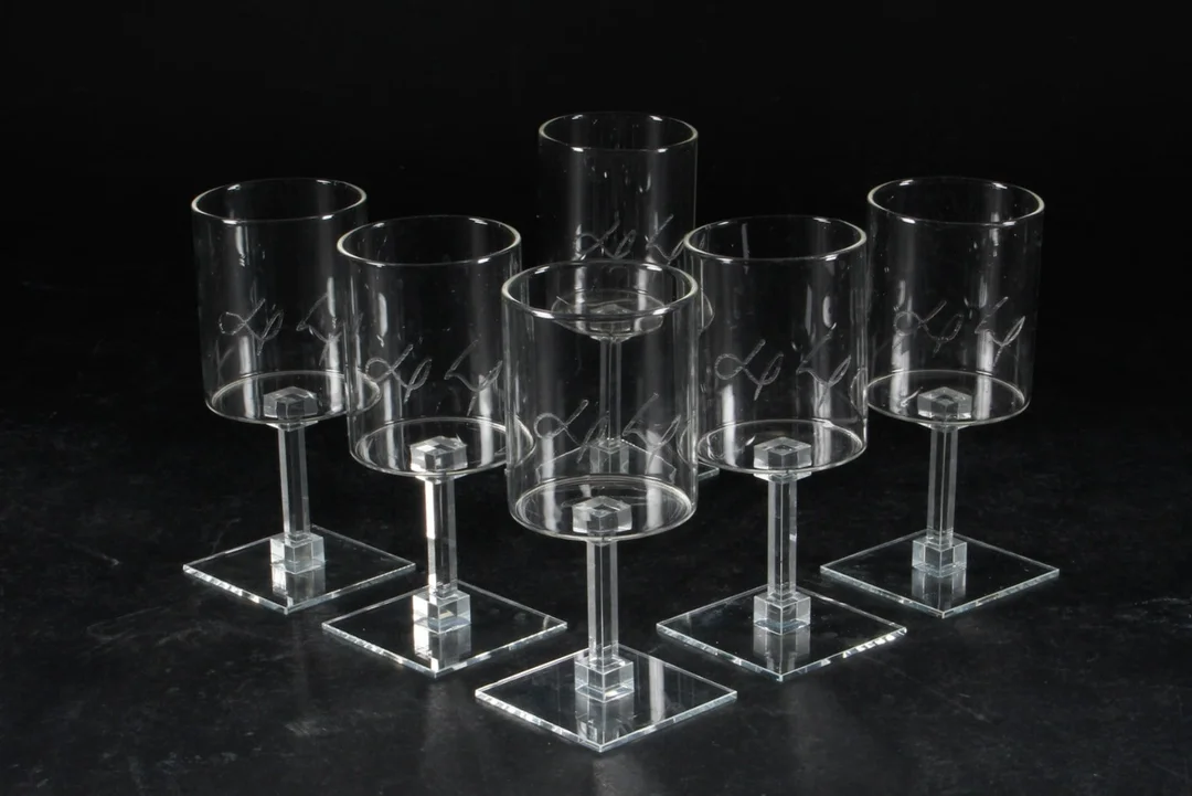 Bjørn Nørgaard. Seks vinglas med indgraveringer. (6) — Glass, porcelain and ceramics/Glasses — Lauritz
