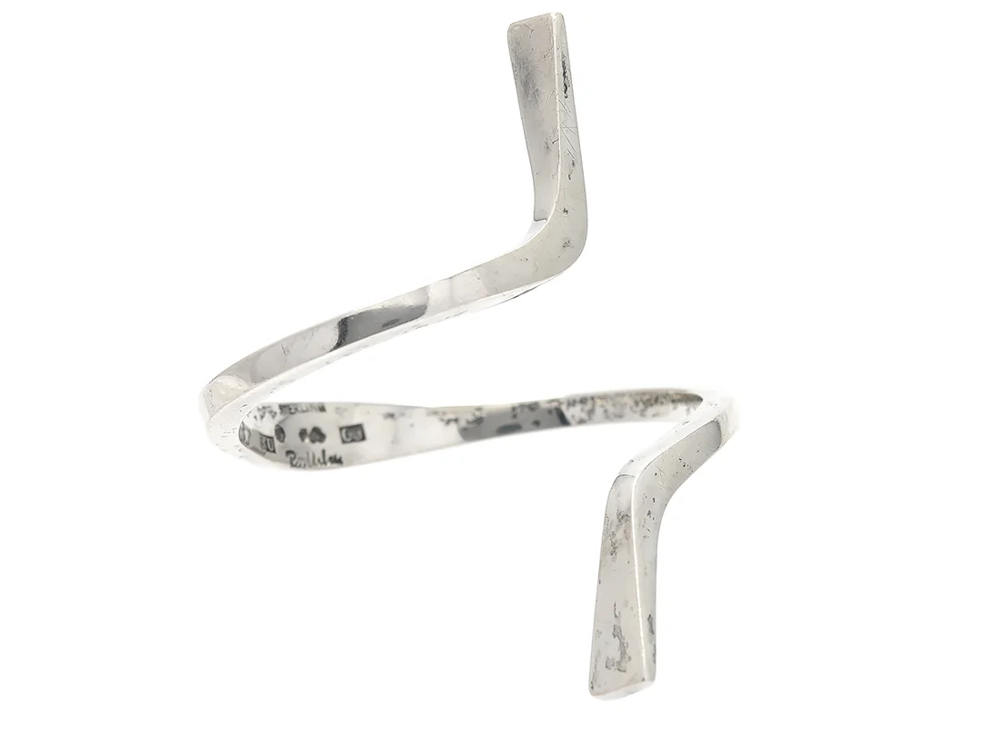 REY URBAN, armring, sterlingsilver, signerad, Stockholm 1964, ca 6x5 cm, vikt 46,3 g. (d) — Smycken/Armring — Kaplans